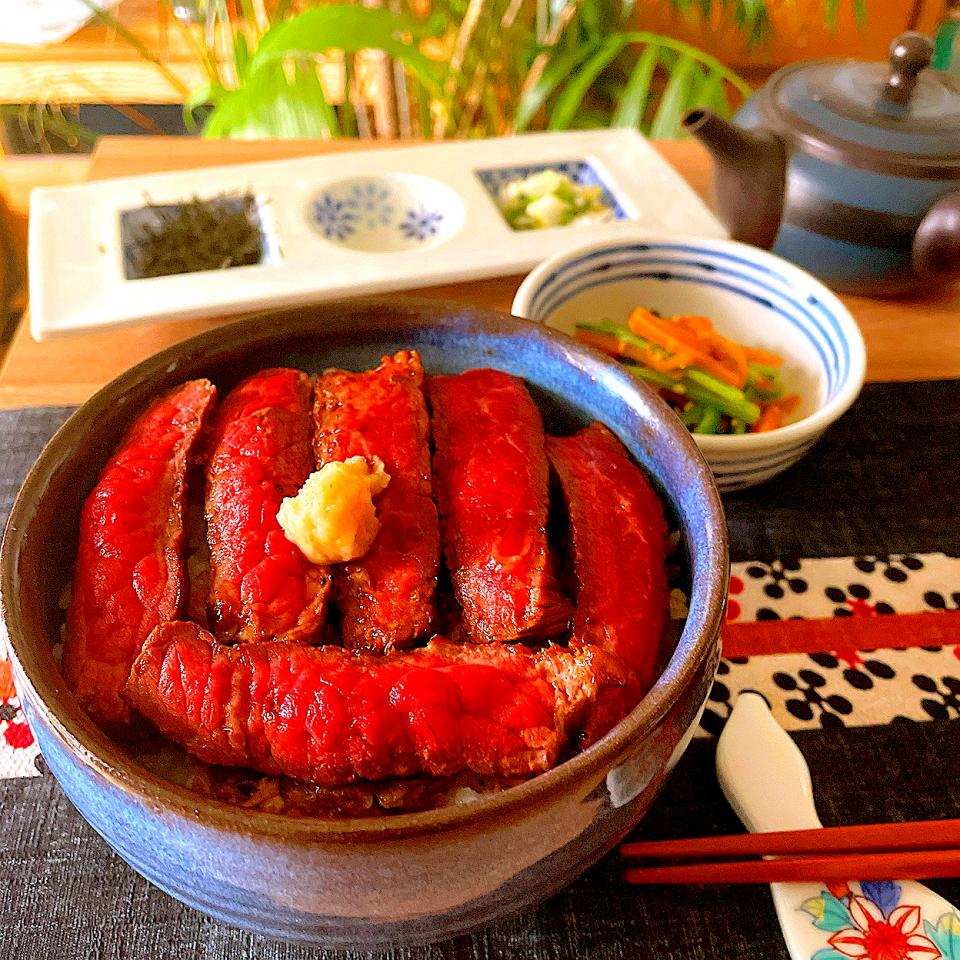 大分県の有名な温泉地湯布院の由布まぶし風　牛肉ひつまぶし丼🥩　やっぱり最後はだし汁を掛けて😋